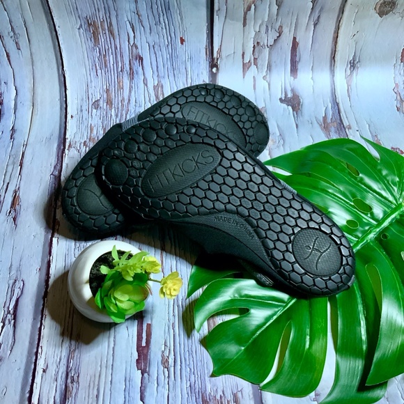 Fitkicks Foldable Shoes - Picture 3 of 4